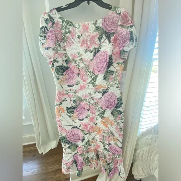 Absolutely beautiful floral lace Kay Unger dress, size 12. Brand new with  tags.